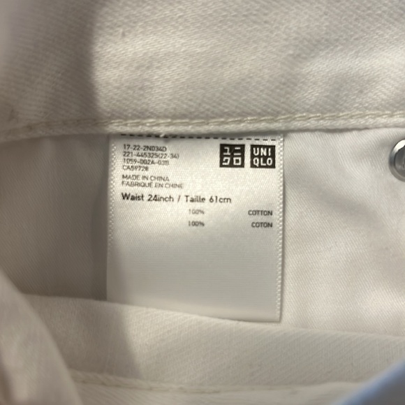 White uniqlo mom shorts size 24 - Picture 3 of 3